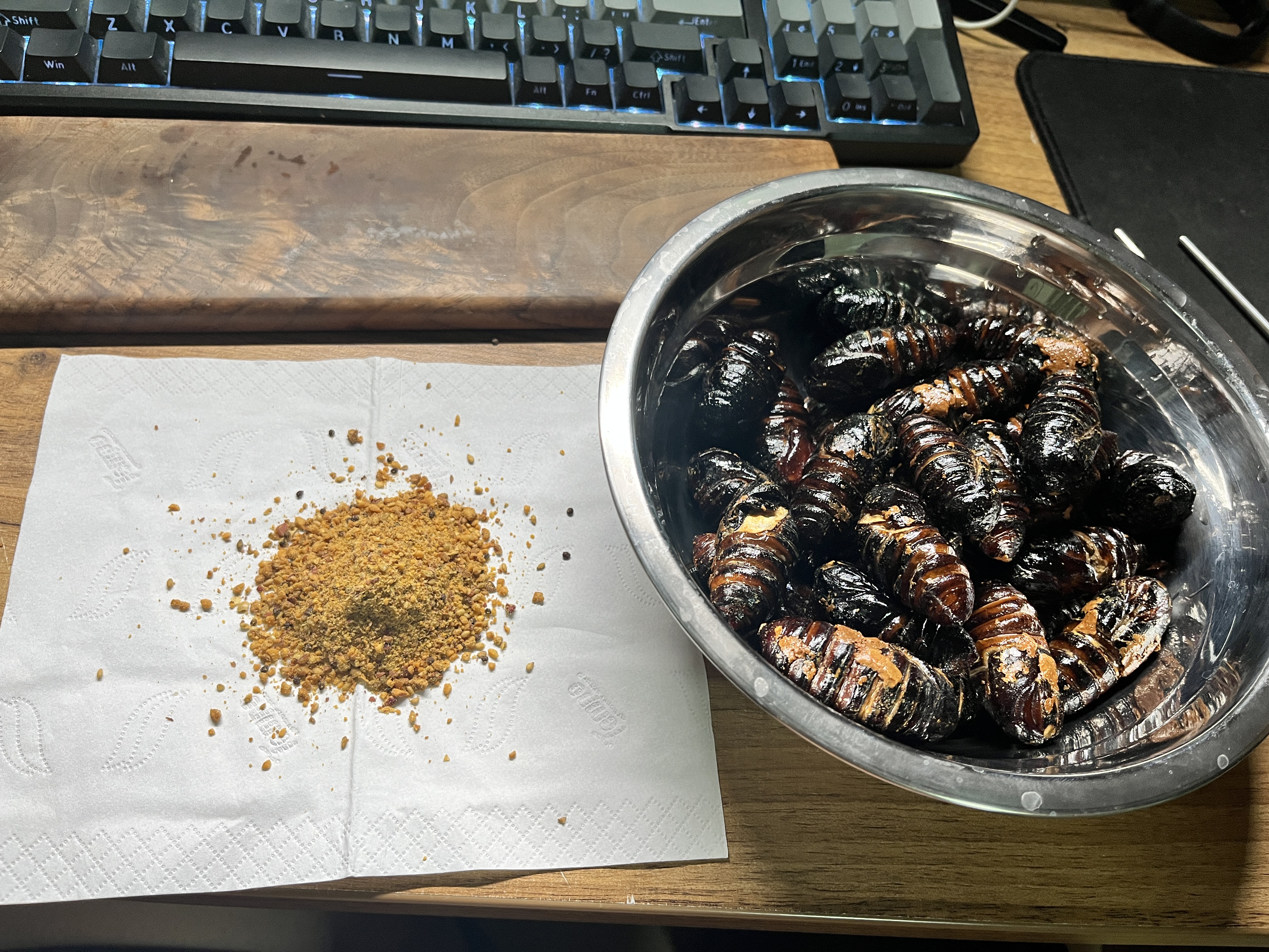 炸蚕蛹，香！