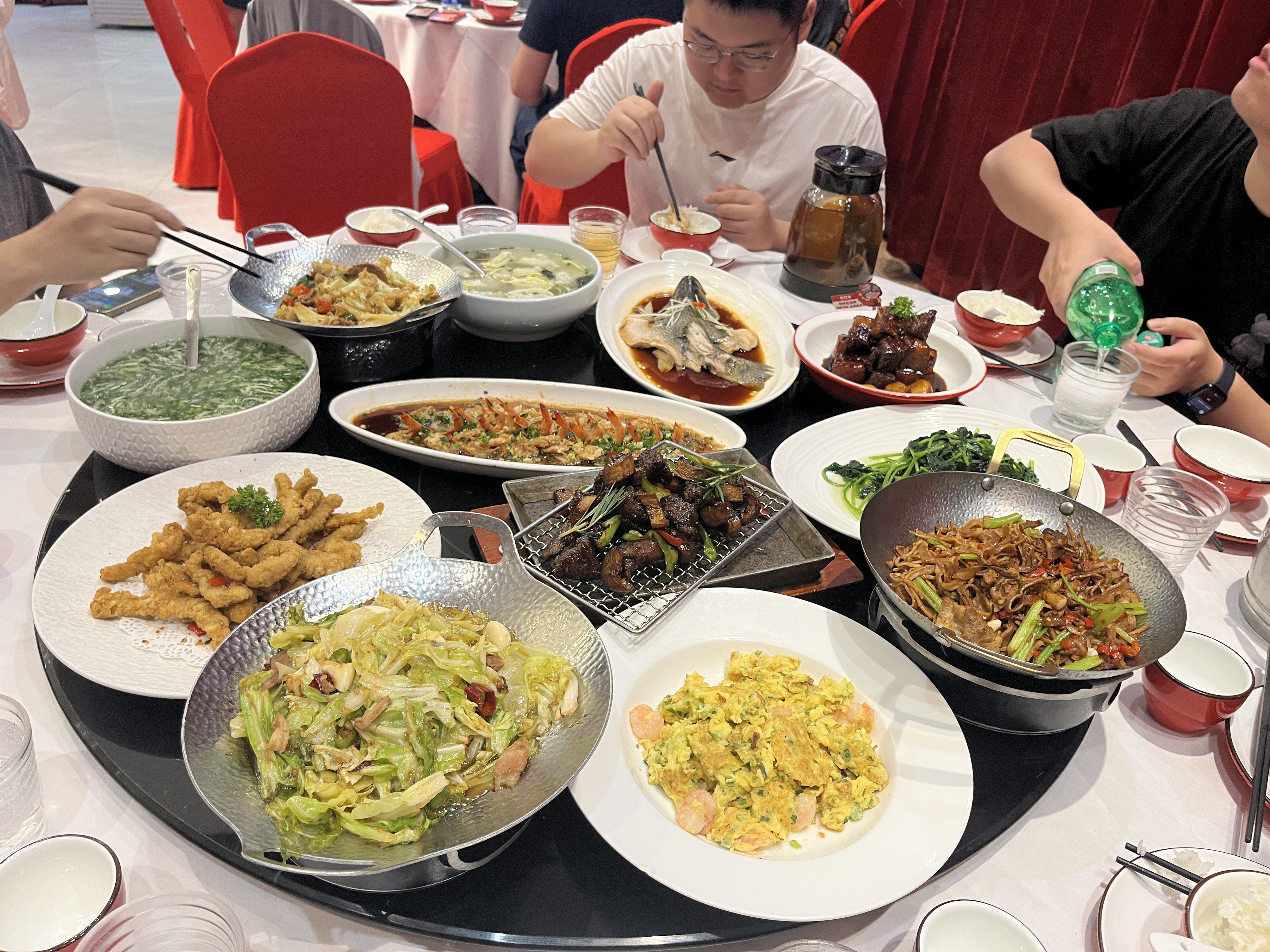 骑行活动后的免费聚餐