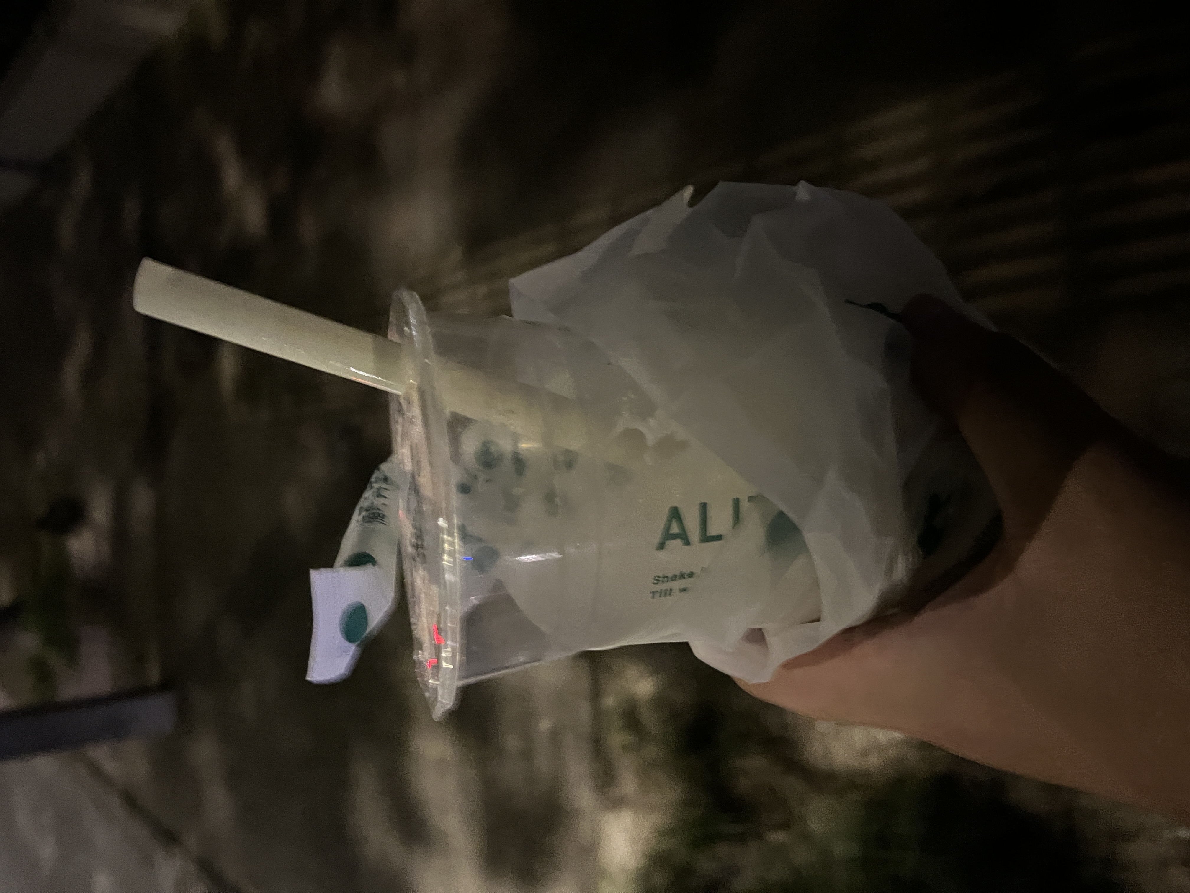 冰淇淋红茶，不太好喝，冰淇淋怎么能在下面呢！